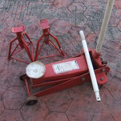 車　整備　ジャッキと馬（スタンド）２脚　　　　引取り限定の画像