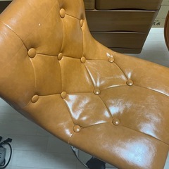 回転チェア二つ
の画像