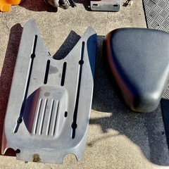 お話中！[中古]スズキ　チョイノリ　美品カウル、シート、マフラー類、色々の画像