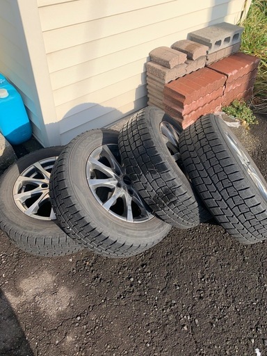 スタッドレスタイヤ195/65R15セレナなど