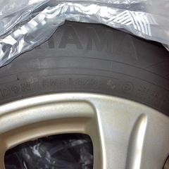 ヨコハマ　スタッドレスタイヤの画像