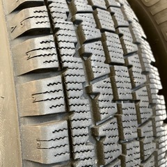 スタッドレスタイヤ　ブリヂストンW300 145/80R12 80/78LT 4本セット　ダイハツ純正鉄ちんホイール付きの画像