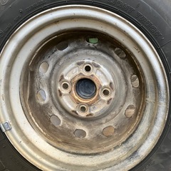 スタッドレスタイヤ　ブリヂストンW300 145/80R12 80/78LT 4本セット　ダイハツ純正鉄ちんホイール付きの画像