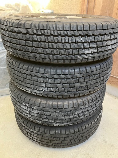 スタッドレスタイヤ　ブリヂストンW300 145/80R12 80/78LT 4本セット　ダイハツ純正鉄ちんホイール付き