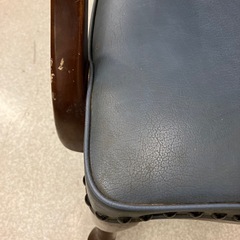 K2511-535 MARUNI ヴィンテージ ベルサイユ スタッズ付き アームチェア ダイニングチェア ブルーグレー キズ汚れ多数の画像