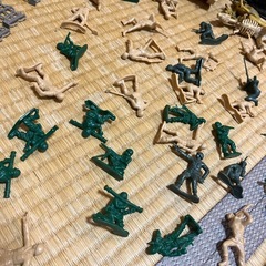 フィギュア69台、戦車などの画像