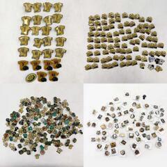 [457点セット] 埼玉西武ライオンズ グッズ 帽子 シート マット キーホルダー ピンバッジ 440点 中村剛也 片岡治大 他 大量 まとめの画像