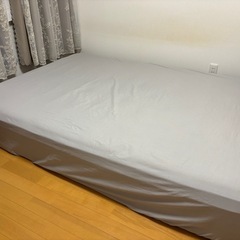 ダブルベッドの画像