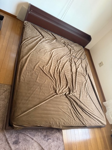 ベッドフレーム クイーンサイズ