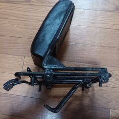 スズキ　V100 バックレスト　背もたれ　絶版　旧車　の画像