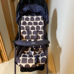 アップリカ　マジカルエアープラス　Ｂ型ベビーカー　の画像