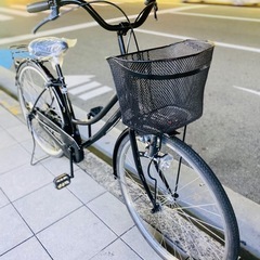 26インチの普通のママチャリです。後ろタイヤなど、あちこち新品に交換してます。防犯登録も込みなので、そのまま乗ることができますの画像