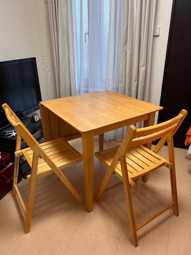 ダイニングテーブルに椅子2脚つけます！