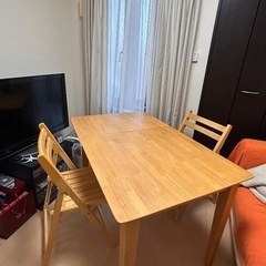 ダイニングテーブルに椅子2脚つけます！の画像
