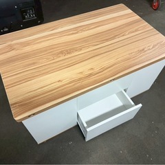 ダイニングテーブルの画像