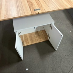 ダイニングテーブルの画像