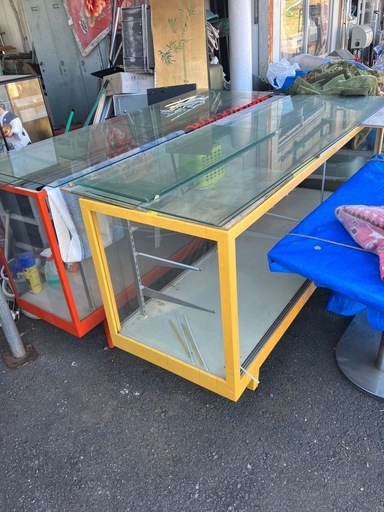 分売可能　ガラスのショーケース2つ