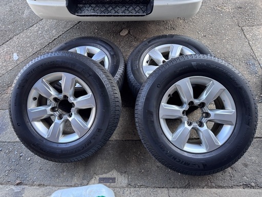 美品】ランドクルーザープラド150純正ホイール&スタッドレスタイヤ