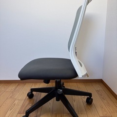 オフィスチェア 回転椅子の画像