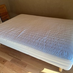 美品！セミダブルベッド　の画像