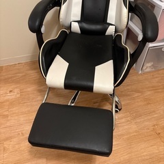 ゲーミングチェアの画像