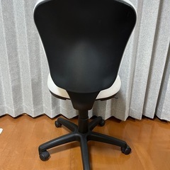 キャスター付きチェアの画像