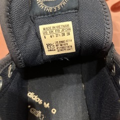 adidas 23.0 底上げスニーカーの画像