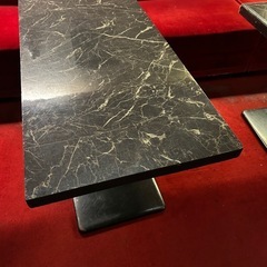 大理石風テーブル　の画像