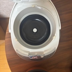 炊飯器 5.5合炊きTOSHIBA RC-10HKの画像