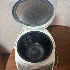 炊飯器 5.5合炊きTOSHIBA RC-10HKの画像
