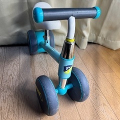 1歳半〜4歳　四輪車です。室内で使用してました。の画像