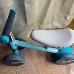 1歳半〜4歳　四輪車です。室内で使用してました。の画像