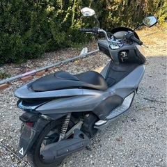 ホンダ PCX125 JF28 esp後期 リアボックス付き の画像