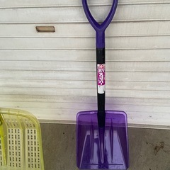 車載スコップと軽い雪用スコップのセット（中古）の画像