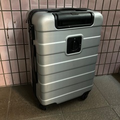 ほぼ新品🔴無印良品🔴カーボン素材軽量スーツケース65.45.25センチの画像