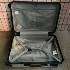 ほぼ新品🔴無印良品🔴カーボン素材軽量スーツケース65.45.25センチの画像