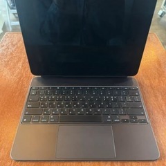 iPad Pro 13 M4チップ スタンダードガラス + マジックキーボードの画像