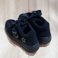 ヌーベルヴォーグ 黒スニーカー 23.5cm デコ ラメ リボンの画像