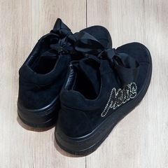 ヌーベルヴォーグ 黒スニーカー 23.5cm デコ ラメ リボンの画像