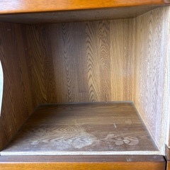 アンティーク 木製収納キャビネット ラタン風扉付きの画像