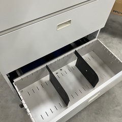 【来店歓迎 】【OF-79】美品 ITOKI イトーキ シンライン ローキャビネット ラテラル書庫 3段 ホワイト 鍵付 検)事務机 オフィス チェア　会議 椅子　ロッカー　ミーティングテーブル　応接ソファ 店舗 事務所 什器　書庫 本棚 ラック デスク スチール 美品多数 格安 【中古オフィス家具】の画像