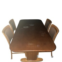 木製ダイニングテーブル 4脚付きの画像