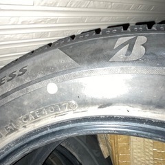 215/60/17 冬タイヤ VRX2 ちょいバリ溝だと思う の画像