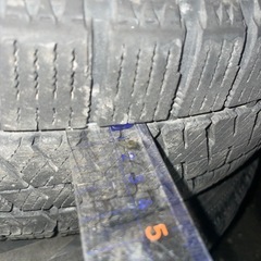 215/60/17 冬タイヤ VRX2 ちょいバリ溝だと思う の画像