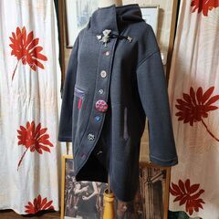 Alberobello(アルベロベロ)オレボレブラ 一点物のとびきり可愛いアクセントのロングコート、いかがでしょうか？の画像