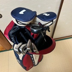 ゴルフバックとクラブの画像
