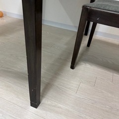 ダイニングテーブルの画像