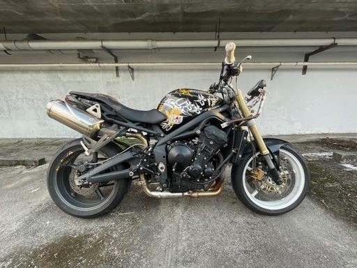 トライアンフストリートトリプル675