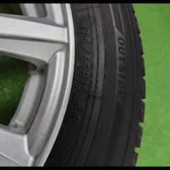 早いもん勝ち！スタッドレス 175/65R15 4本セット／ナット16個付き 美品【価格相談可】の画像