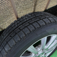 早いもん勝ち！スタッドレス 175/65R15 4本セット／ナット16個付き 美品【価格相談可】の画像